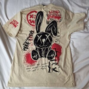 Super Massive Art Series Black Bunny Beige Graphic Tee Mens Size Large